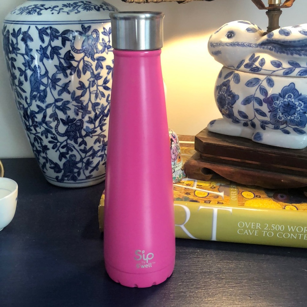 Sip by Swell Insulated Bottle in Hot Pink!